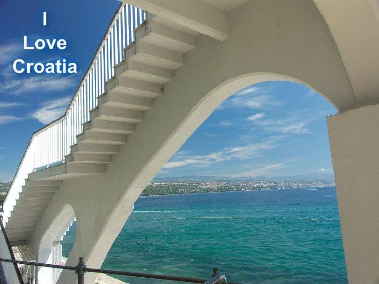 1240261_10201513509975992_1458440475_n