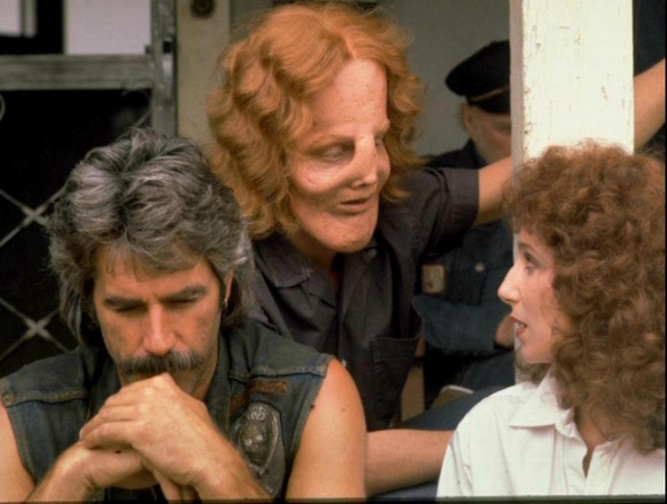 295583_589796757716180_1430048720_n