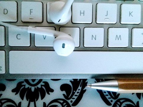 Keyboard earplugs pen oblong jpg